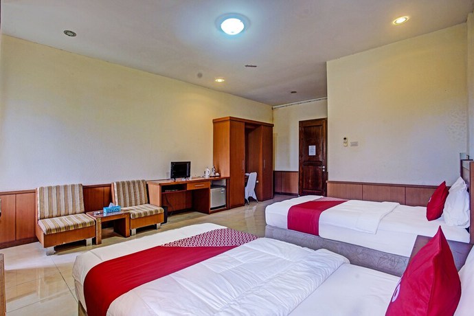 Imagen de la habitación del Hotel OYO 90947 Sarbini. Foto 9