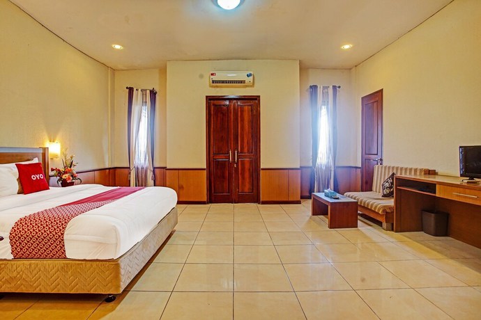 Imagen de la habitación del Hotel OYO 90947 Sarbini. Foto 12