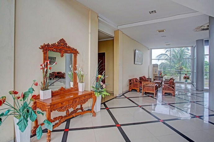Imagen de los interiores del Hotel OYO 90947 Sarbini. Foto 20