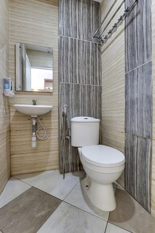 Imagen de la habitación del Hotel OYO 90973 Karunia Pkpri Grobogan. Foto 7