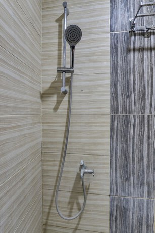 Imagen de la habitación del Hotel OYO 90973 Karunia Pkpri Grobogan. Foto 12