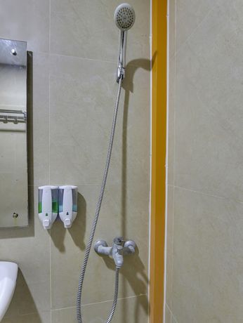 Imagen de la habitación del Hotel OYO 90973 Karunia Pkpri Grobogan. Foto 17