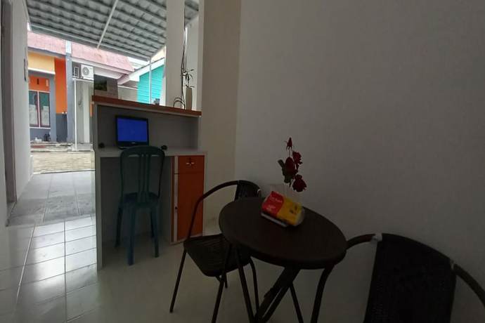 Imagen de los interiores del Hotel OYO 90974 Homestay Golo Koe Sejahtera. Foto 15