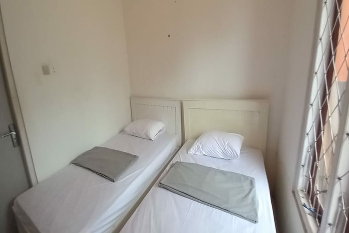Imagen de la habitación del Hotel OYO 90974 Homestay Golo Koe Sejahtera. Foto 7
