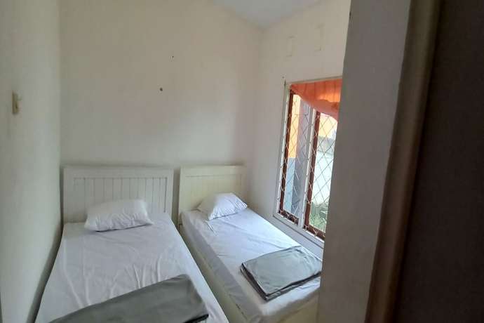 Imagen de la habitación del Hotel OYO 90974 Homestay Golo Koe Sejahtera. Foto 8