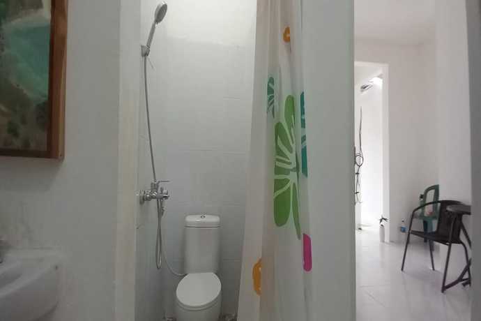 Imagen de la habitación del Hotel OYO 90974 Homestay Golo Koe Sejahtera. Foto 9