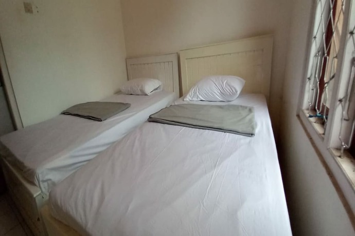 Imagen de la habitación del Hotel OYO 90974 Homestay Golo Koe Sejahtera. Foto 11