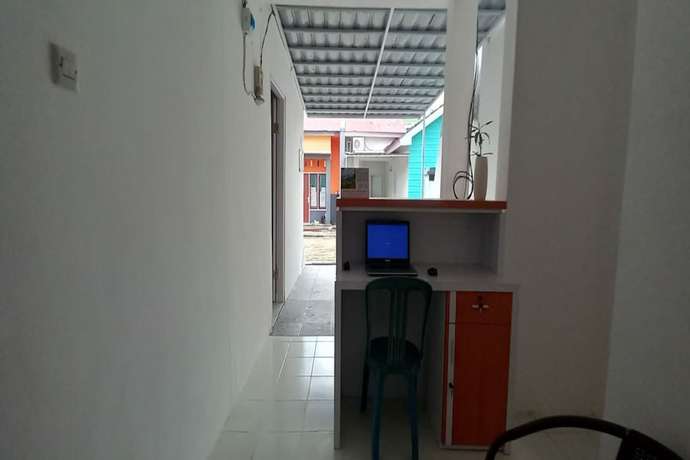 Imagen de los interiores del Hotel OYO 90974 Homestay Golo Koe Sejahtera. Foto 17