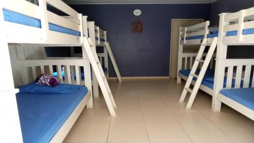 Imagen de la habitación del Hotel OYO 90993 Ulu River Lodge. Foto 17