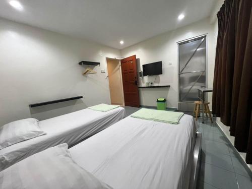 Imagen de la habitación del Hotel OYO 90994 Golden Mouse. Foto 18