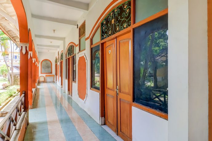 Imagen de los interiores del Hotel OYO 91042 Hawaina. Foto 14