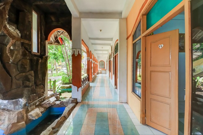 Imagen de los interiores del Hotel OYO 91042 Hawaina. Foto 17