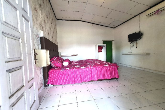 Imagen de la habitación del Hotel OYO 91077 Losmen Bunda Arema. Foto 8