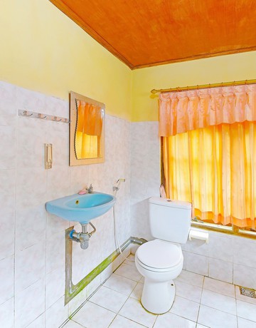 Imagen de la habitación del Hotel OYO 91100 Pondok Kusuma Wisata. Foto 17