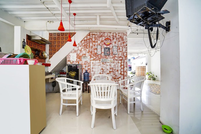 Imagen de los interiores del Hotel OYO 91173 Guesthouse King Puntodewo. Foto 10