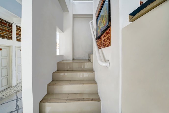 Imagen de los interiores del Hotel OYO 91173 Guesthouse King Puntodewo. Foto 18