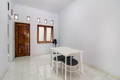 Imagen general del Hotel OYO 91243 Bina Syariah Guest House. Foto 12