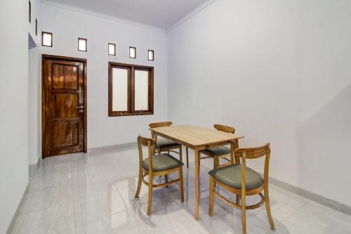 Imagen general del Hotel OYO 91243 Bina Syariah Guest House. Foto 13