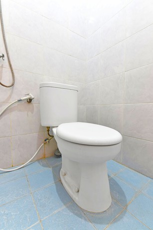 Imagen de la habitación del Hotel OYO 91445 Sandat Guest House. Foto 4