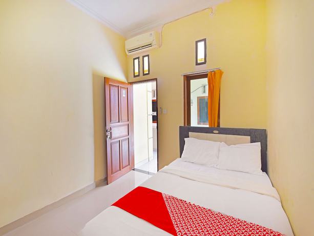 Imagen de la habitación del Hotel OYO 91445 Sandat Guest House. Foto 10