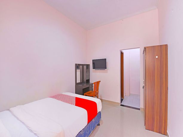 Imagen de la habitación del Hotel OYO 91445 Sandat Guest House. Foto 11