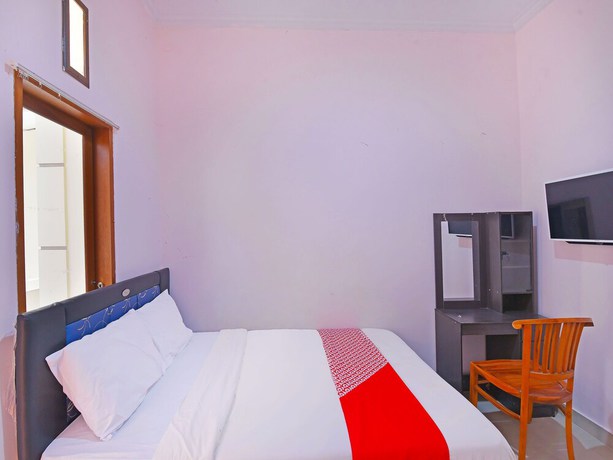 Imagen de la habitación del Hotel OYO 91445 Sandat Guest House. Foto 13