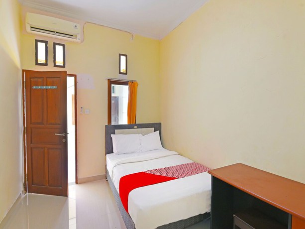 Imagen de la habitación del Hotel OYO 91445 Sandat Guest House. Foto 14