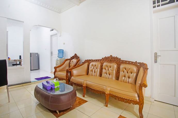 Imagen de los interiores del Hotel OYO 91460 Guest House Kencana Syariah. Foto 15