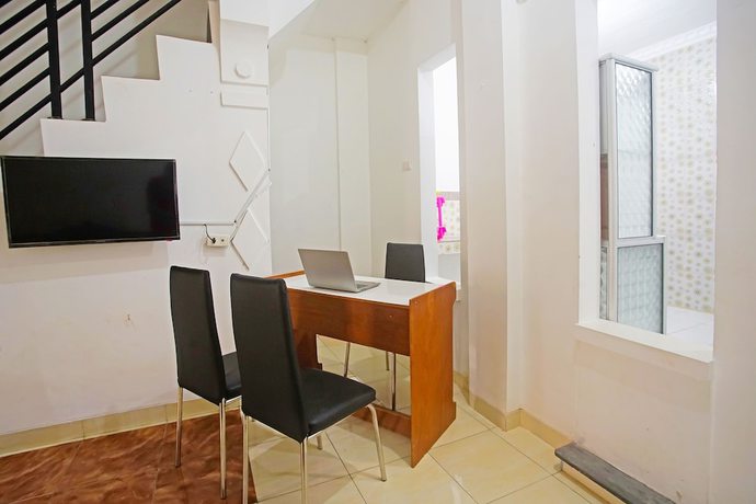 Imagen de los interiores del Hotel OYO 91460 Guest House Kencana Syariah. Foto 20