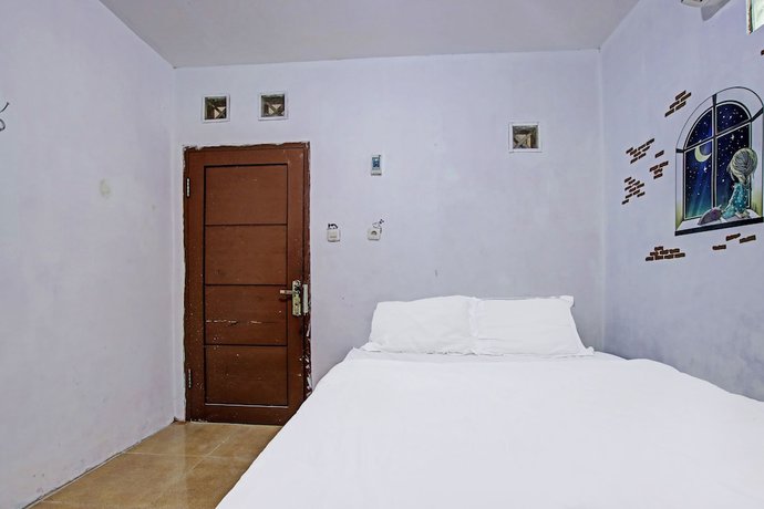 Imagen de la habitación del Hotel OYO 91506 Kedai Cinta Guest House. Foto 6