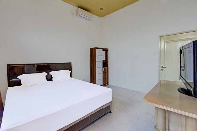 Imagen de la habitación del Hotel OYO 91739 Ayu Bypass Mansion. Foto 3