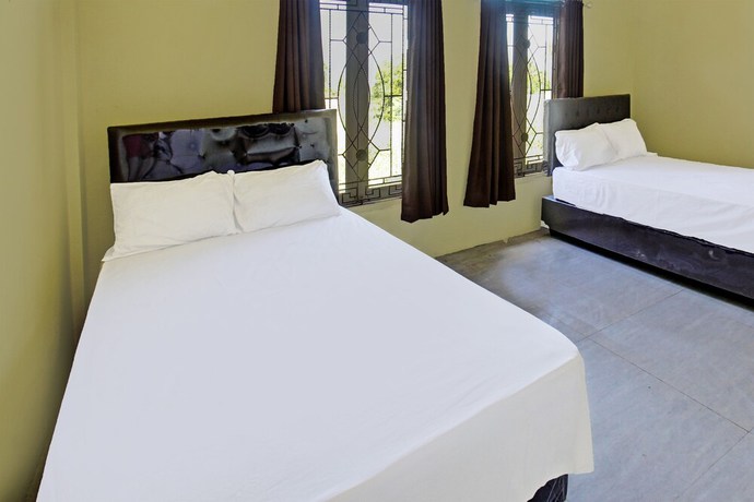 Imagen de la habitación del Hotel OYO 91739 Ayu Bypass Mansion. Foto 11