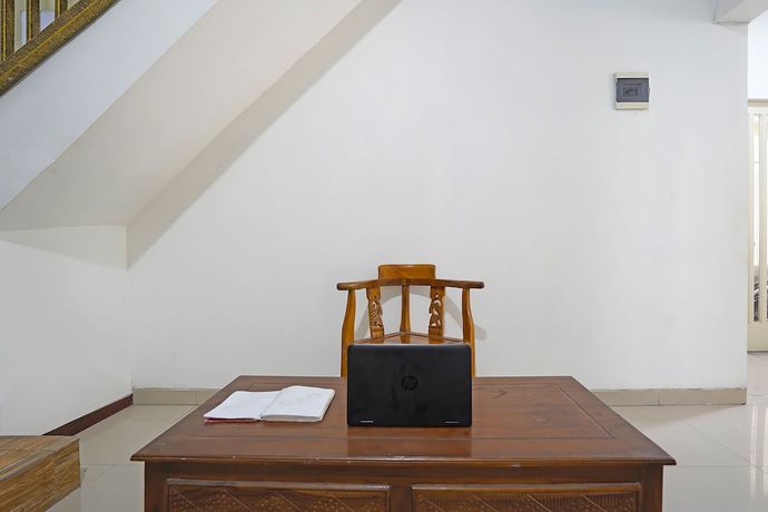 Imagen de los interiores del Hotel OYO 91743 Choirul Residence. Foto 5