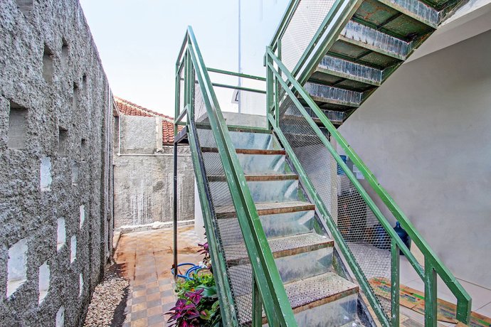 Imagen de los interiores del Hotel OYO 91819 Larich Guest House. Foto 11