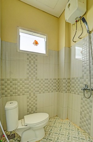 Imagen de la habitación del Hotel OYO 91825 Ayu Lestari Homestay. Foto 11