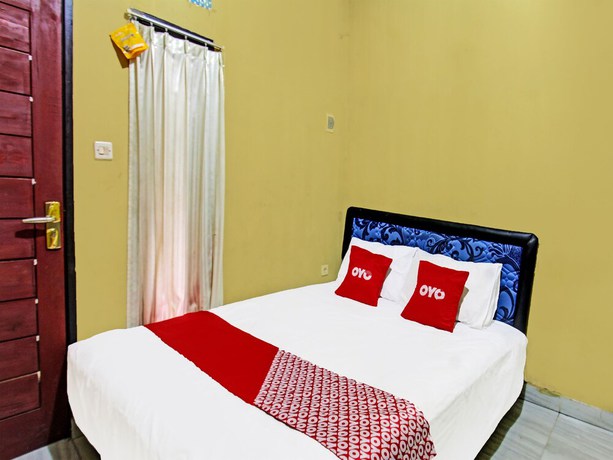 Imagen de la habitación del Hotel OYO 91845 V_ar House Near Pantai Tanjung Bias. Foto 11