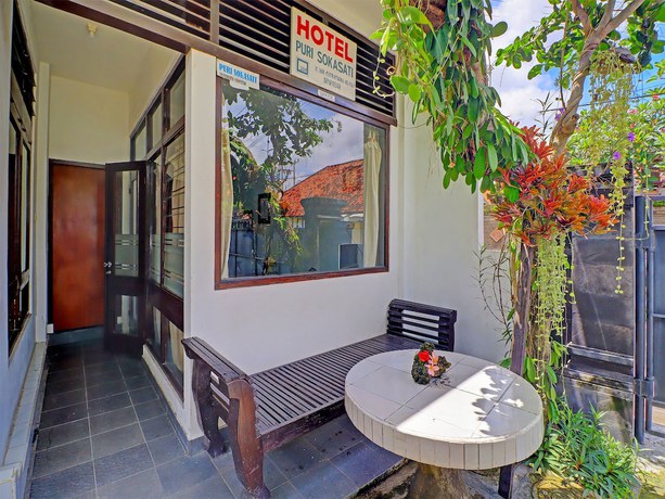 Imagen de los interiores del Hotel OYO 91971 Puri Sokasati. Foto 9