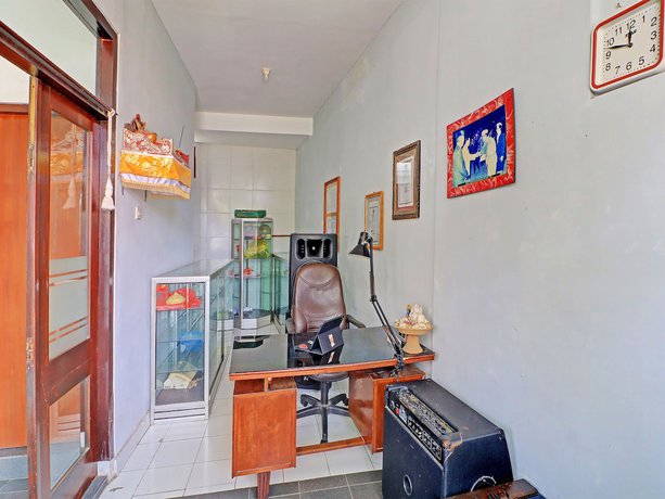 Imagen de los interiores del Hotel OYO 91971 Puri Sokasati. Foto 13