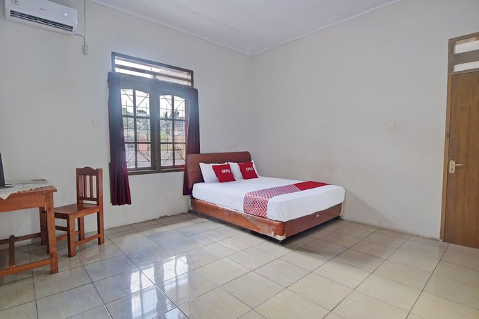 Imagen de la habitación del Hotel OYO 92041 Borneo. Foto 5
