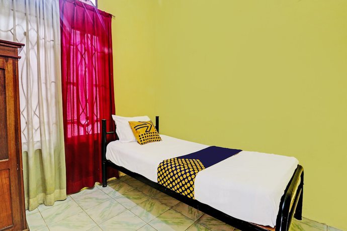 Imagen de la habitación del Hotel OYO 92056 Asri Kost Syariah. Foto 9