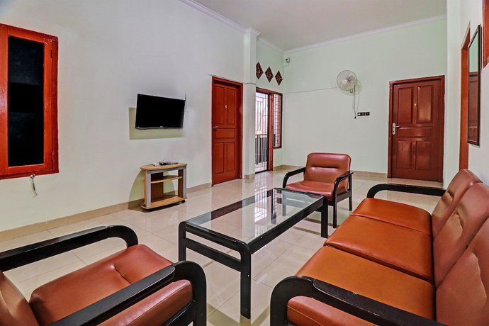 Imagen de los interiores del Hotel OYO 92069 Rafa Kost. Foto 16