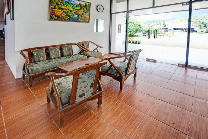Imagen de los interiores del Hotel OYO 92090 Panorama Rinjani Lodge. Foto 16