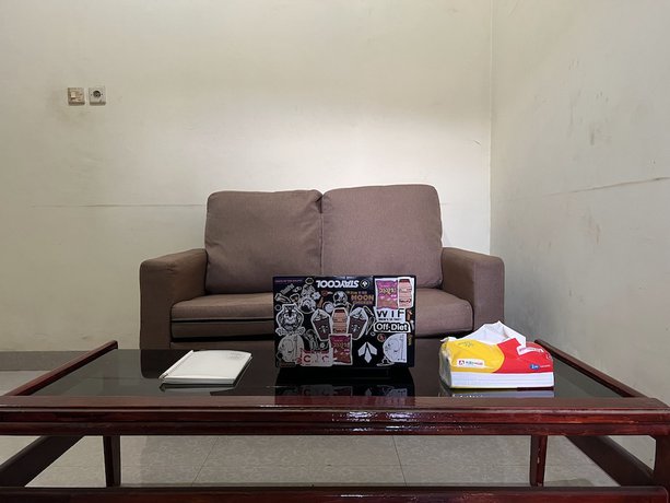 Imagen de los interiores del Hotel OYO 92100 Kost Biru. Foto 13
