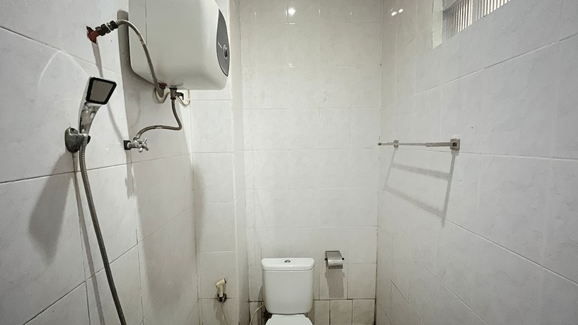 Imagen de la habitación del Hotel OYO 92100 Kost Biru. Foto 6