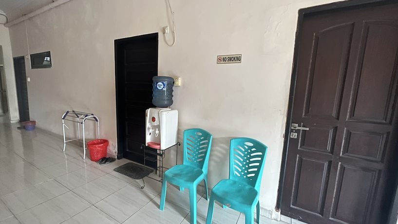 Imagen de los interiores del Hotel OYO 92100 Kost Biru. Foto 15
