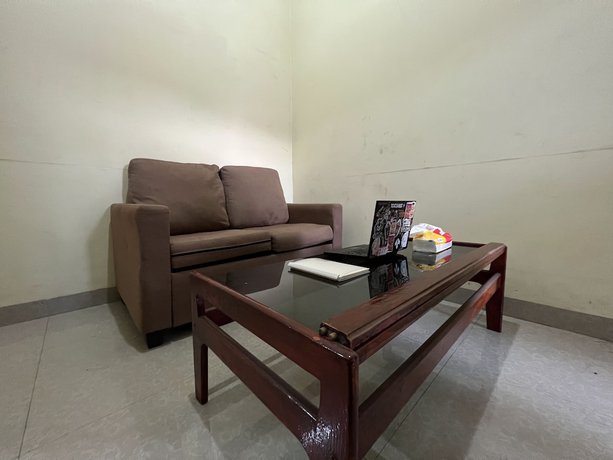 Imagen de los interiores del Hotel OYO 92100 Kost Biru. Foto 17
