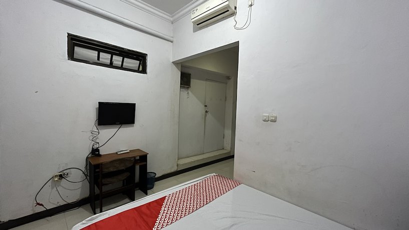 Imagen de la habitación del Hotel OYO 92100 Kost Biru. Foto 8