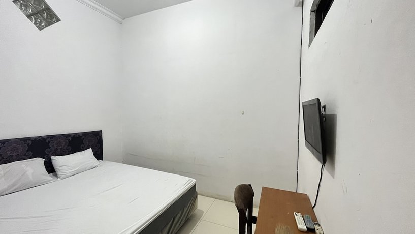 Imagen de la habitación del Hotel OYO 92100 Kost Biru. Foto 9