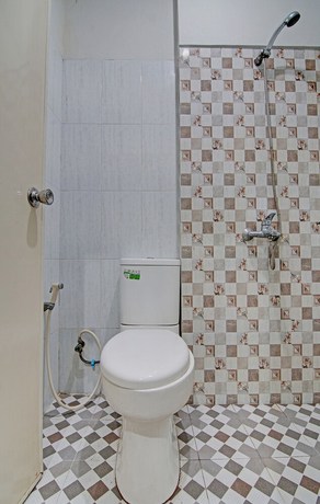 Imagen de la habitación del Hotel OYO 92123 Chikam House Syariah. Foto 13