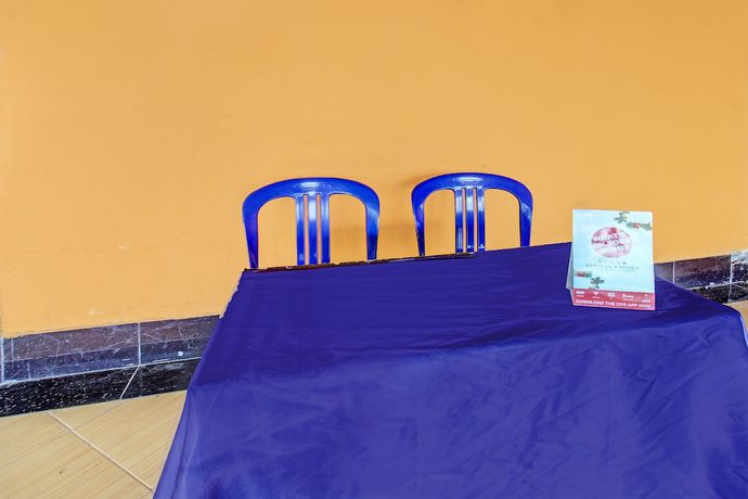 Imagen de los interiores del Hotel OYO 92142 Ujung Samalas Homestay. Foto 17